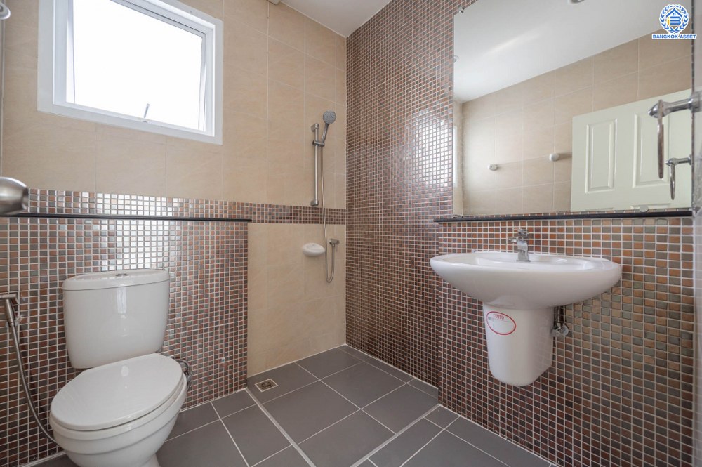 บ้านมือสองตกแต่งใหม่ แบรนด์คุณภาพจาก Property Perfect โครงการ เพอร์เฟคเพลส พระราม5-ราชพฤกษ์ ครบทุกการใช้ชีวิตบนเนื้อที่ 60.7 ตร.ว. ฟังก์ชัน 3 ห้องนอน 3 ห้องน้ำ 2 ที่จอดรถ บรรยากาศร่มรื่น facility ครบ! บนทำเลคุณภาพ ใกล้วงเวียนพระราม5 และจุดขึ้นทางด่วน "ศรีรัช"